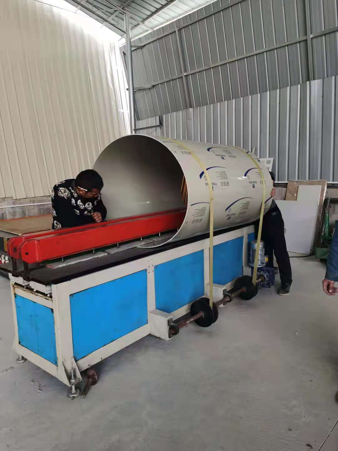 PP风管加工现场